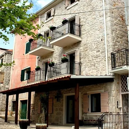And Dalibor Betina (Sibenik-Knin)